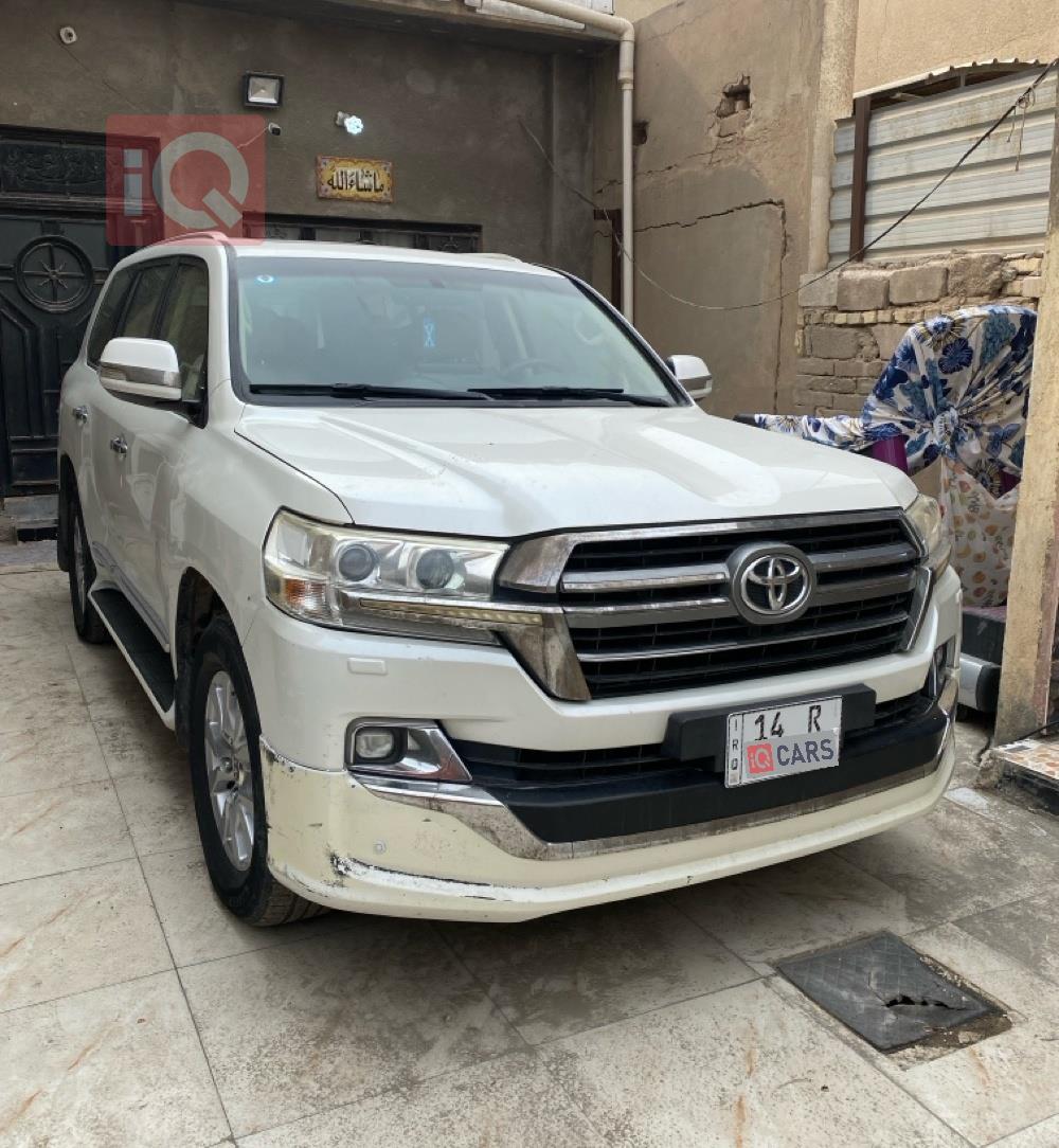 تۆیۆتا لاند کروزەر